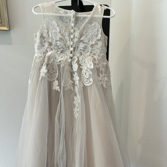 David's Bridal Lace Illusion & Tulle Flower Girl Dress WG1411 Ivory/Champagne 2T - Picture 9 of 12